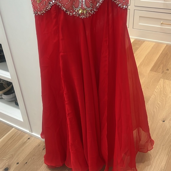 Formal red dress - Picture 7 of 8